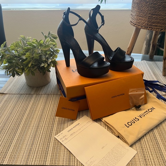 Louis Vuitton heels - Picture 5 of 8